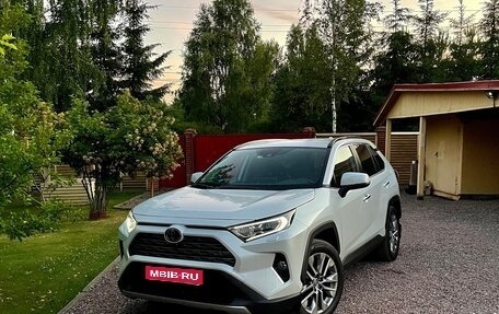Toyota RAV4, 2021 год, 3 999 999 рублей, 1 фотография