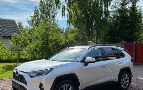 Toyota RAV4, 2021 год, 3 999 999 рублей, 4 фотография