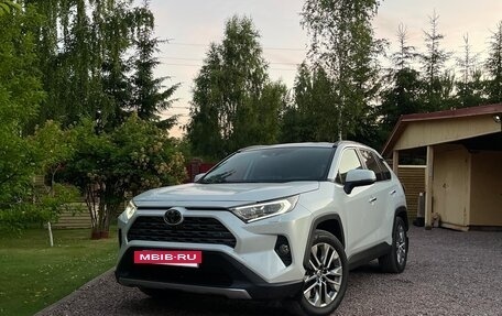 Toyota RAV4, 2021 год, 3 999 999 рублей, 2 фотография