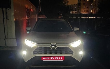 Toyota RAV4, 2021 год, 3 999 999 рублей, 6 фотография
