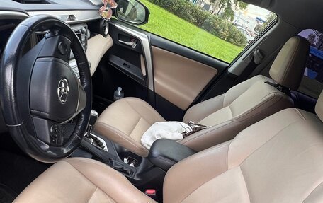 Toyota RAV4, 2015 год, 2 700 000 рублей, 5 фотография