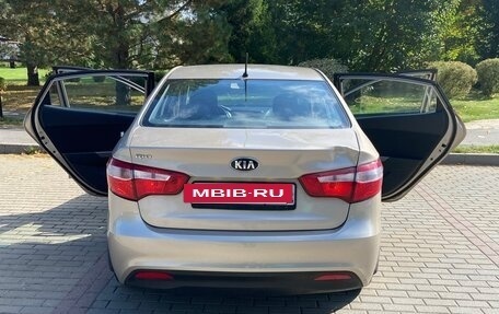 KIA Rio III рестайлинг, 2013 год, 750 000 рублей, 2 фотография