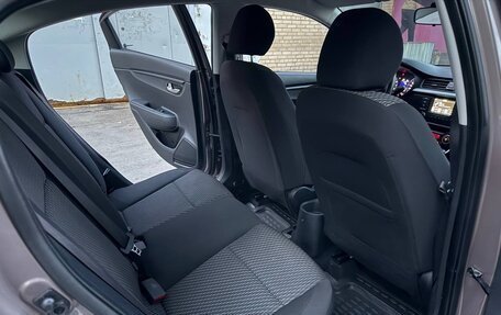KIA Rio IV, 2018 год, 1 390 000 рублей, 10 фотография