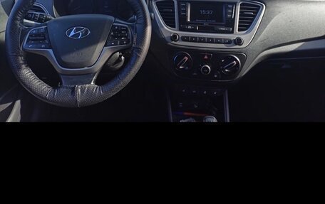 Hyundai Solaris II рестайлинг, 2019 год, 800 000 рублей, 5 фотография