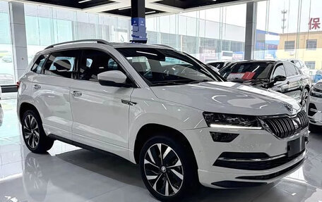 Skoda Karoq I, 2023 год, 1 750 000 рублей, 2 фотография