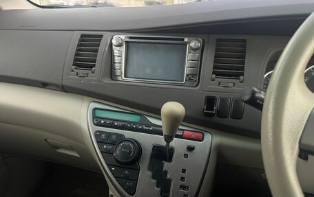 Toyota ISis I, 2011 год, 1 050 000 рублей, 17 фотография