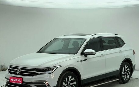 Volkswagen Tiguan II, 2023 год, 3 000 000 рублей, 1 фотография