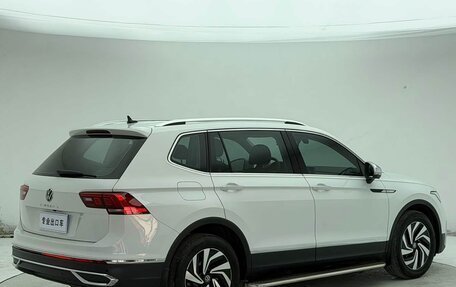 Volkswagen Tiguan II, 2023 год, 3 000 000 рублей, 4 фотография