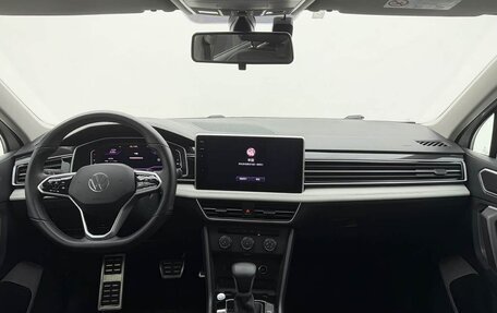 Volkswagen Tiguan II, 2023 год, 3 000 000 рублей, 9 фотография