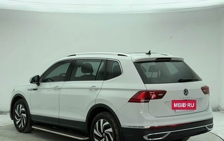 Volkswagen Tiguan II, 2023 год, 3 000 000 рублей, 6 фотография