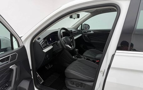 Volkswagen Tiguan II, 2023 год, 3 000 000 рублей, 12 фотография