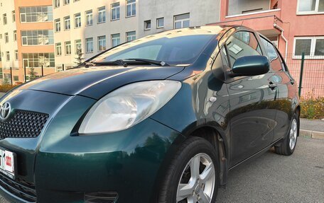 Toyota Yaris III рестайлинг, 2007 год, 400 000 рублей, 2 фотография