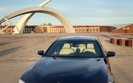 BMW 5 серия, 2018 год, 2 400 000 рублей, 3 фотография