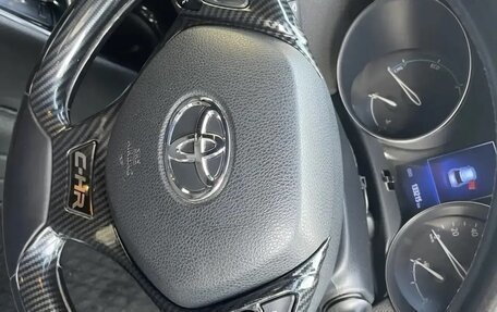 Toyota C-HR I рестайлинг, 2017 год, 1 640 000 рублей, 7 фотография