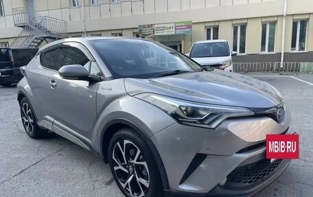 Toyota C-HR I рестайлинг, 2017 год, 1 640 000 рублей, 3 фотография