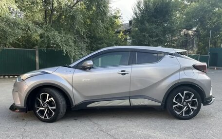 Toyota C-HR I рестайлинг, 2017 год, 1 640 000 рублей, 9 фотография