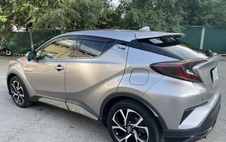 Toyota C-HR I рестайлинг, 2017 год, 1 640 000 рублей, 10 фотография