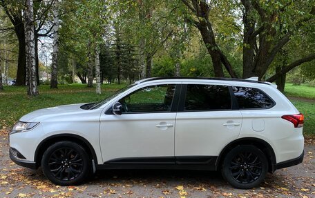 Mitsubishi Outlander III рестайлинг 3, 2021 год, 3 000 000 рублей, 2 фотография