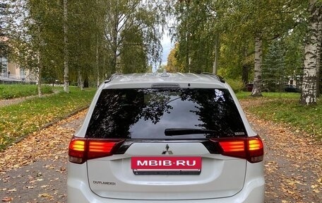 Mitsubishi Outlander III рестайлинг 3, 2021 год, 3 000 000 рублей, 3 фотография