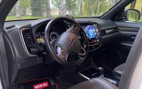 Mitsubishi Outlander III рестайлинг 3, 2021 год, 3 000 000 рублей, 9 фотография