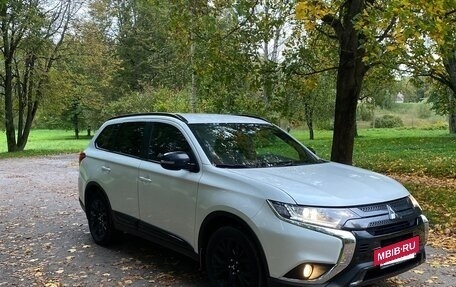 Mitsubishi Outlander III рестайлинг 3, 2021 год, 3 000 000 рублей, 6 фотография