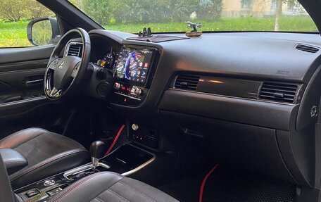 Mitsubishi Outlander III рестайлинг 3, 2021 год, 3 000 000 рублей, 16 фотография
