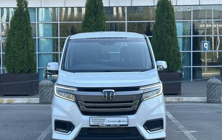 Honda Stepwgn IV, 2020 год, 2 400 000 рублей, 2 фотография