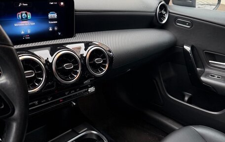 Mercedes-Benz CLA, 2019 год, 2 700 000 рублей, 11 фотография