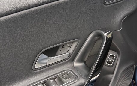 Mercedes-Benz CLA, 2019 год, 2 700 000 рублей, 10 фотография