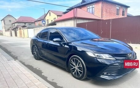 Toyota Camry, 2018 год, 2 400 000 рублей, 3 фотография