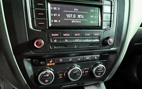 Volkswagen Jetta VI, 2014 год, 1 000 000 рублей, 15 фотография