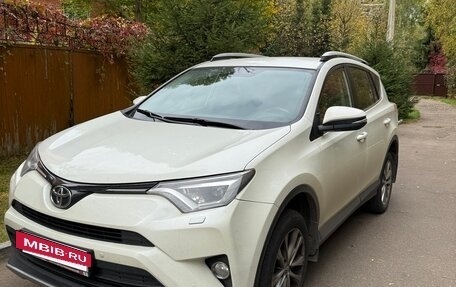 Toyota RAV4, 2018 год, 2 350 000 рублей, 2 фотография