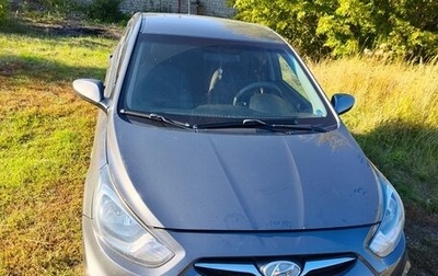 Hyundai Solaris II рестайлинг, 2013 год, 700 000 рублей, 1 фотография