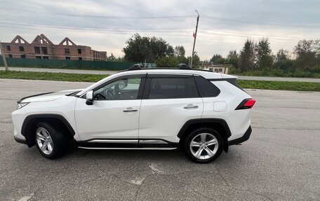 Toyota RAV4, 2019 год, 3 850 000 рублей, 12 фотография