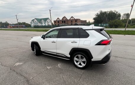 Toyota RAV4, 2019 год, 3 850 000 рублей, 11 фотография