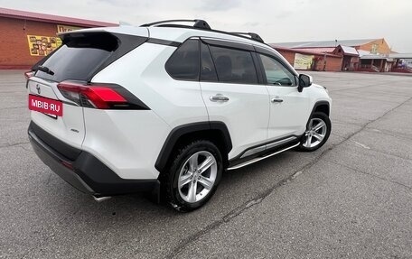 Toyota RAV4, 2019 год, 3 850 000 рублей, 6 фотография