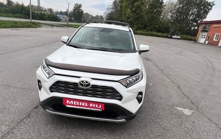 Toyota RAV4, 2019 год, 3 850 000 рублей, 5 фотография