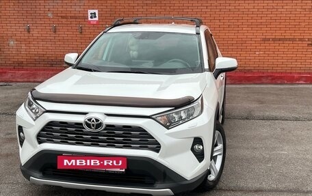 Toyota RAV4, 2019 год, 3 850 000 рублей, 2 фотография