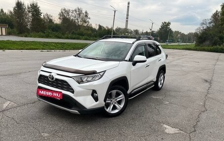 Toyota RAV4, 2019 год, 3 850 000 рублей, 15 фотография