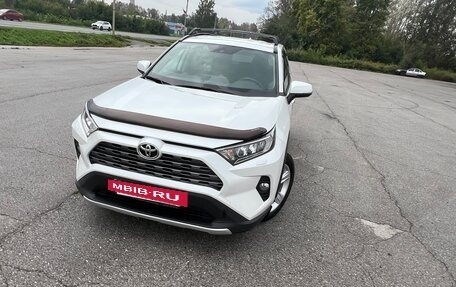 Toyota RAV4, 2019 год, 3 850 000 рублей, 4 фотография
