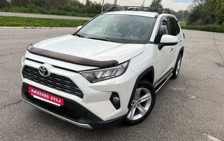 Toyota RAV4, 2019 год, 3 850 000 рублей, 14 фотография