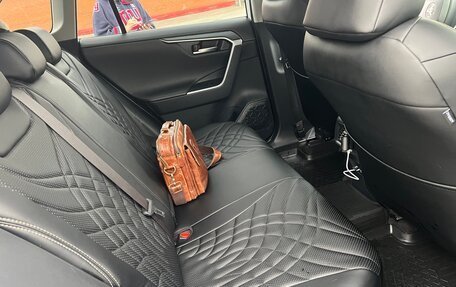 Toyota RAV4, 2019 год, 3 850 000 рублей, 20 фотография