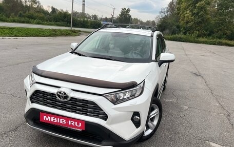 Toyota RAV4, 2019 год, 3 850 000 рублей, 16 фотография