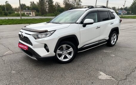 Toyota RAV4, 2019 год, 3 850 000 рублей, 17 фотография