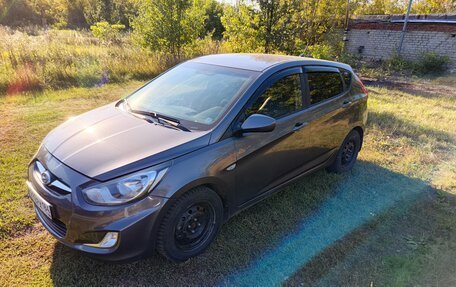 Hyundai Solaris II рестайлинг, 2013 год, 700 000 рублей, 2 фотография