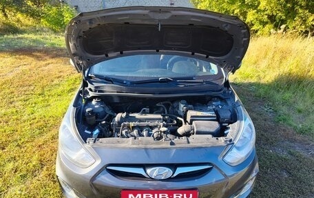 Hyundai Solaris II рестайлинг, 2013 год, 700 000 рублей, 3 фотография