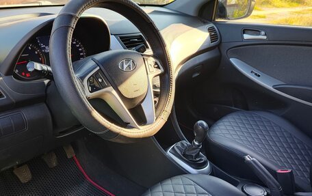 Hyundai Solaris II рестайлинг, 2013 год, 700 000 рублей, 13 фотография
