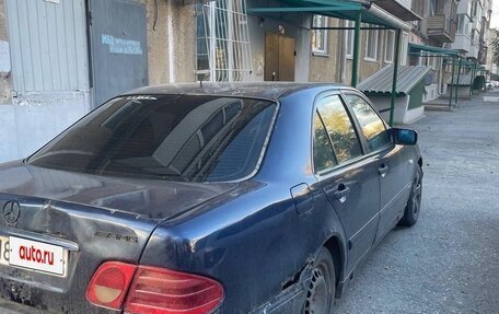Mercedes-Benz E-Класс, 1999 год, 150 000 рублей, 4 фотография