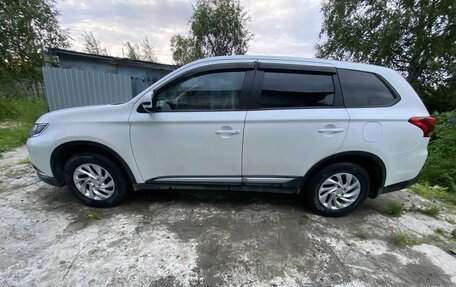 Mitsubishi Outlander III рестайлинг 3, 2016 год, 2 100 000 рублей, 3 фотография