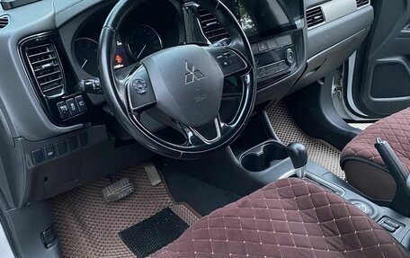 Mitsubishi Outlander III рестайлинг 3, 2016 год, 2 100 000 рублей, 4 фотография